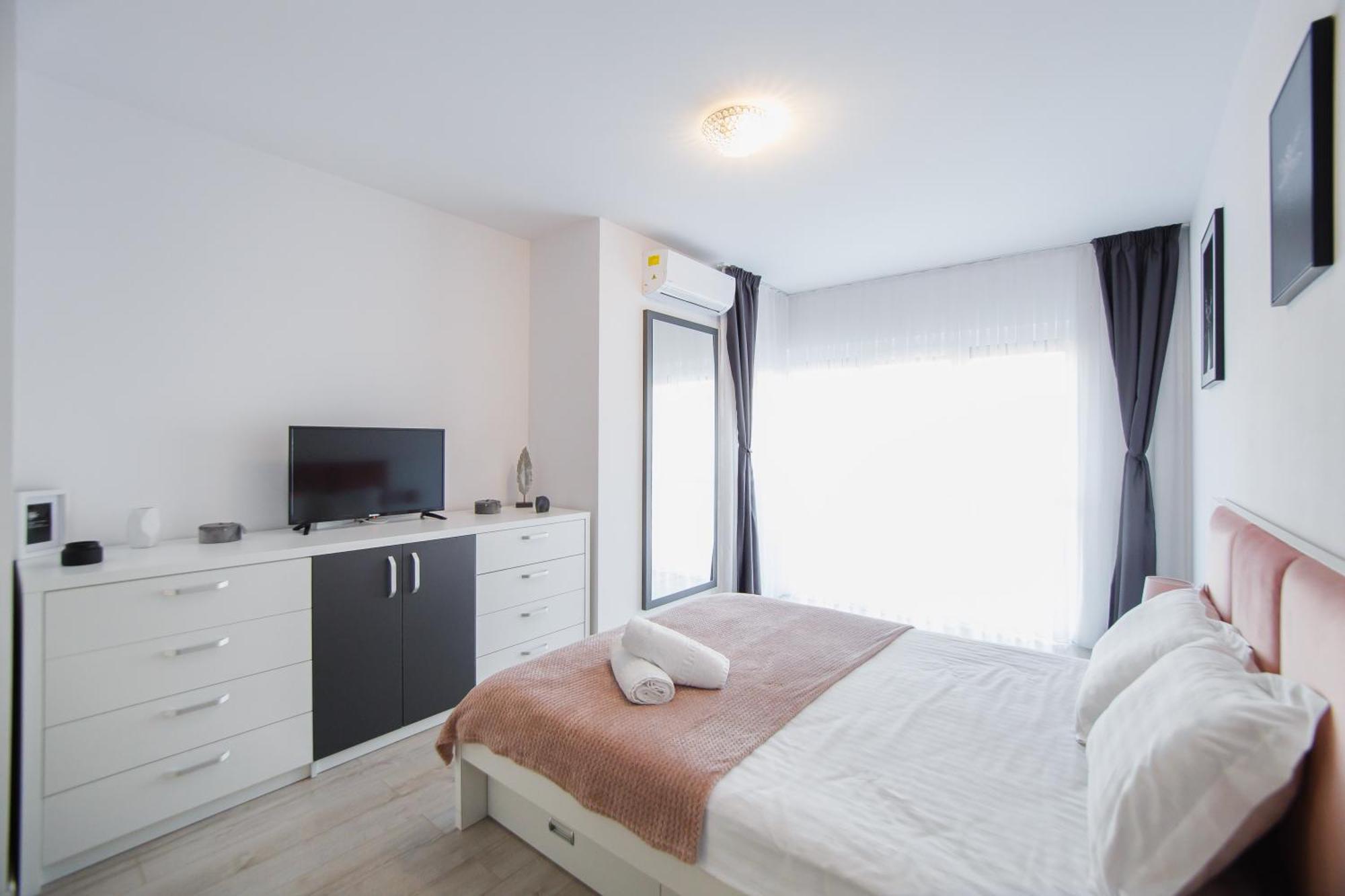 Pinky Black Escape Oradea Exterior photo