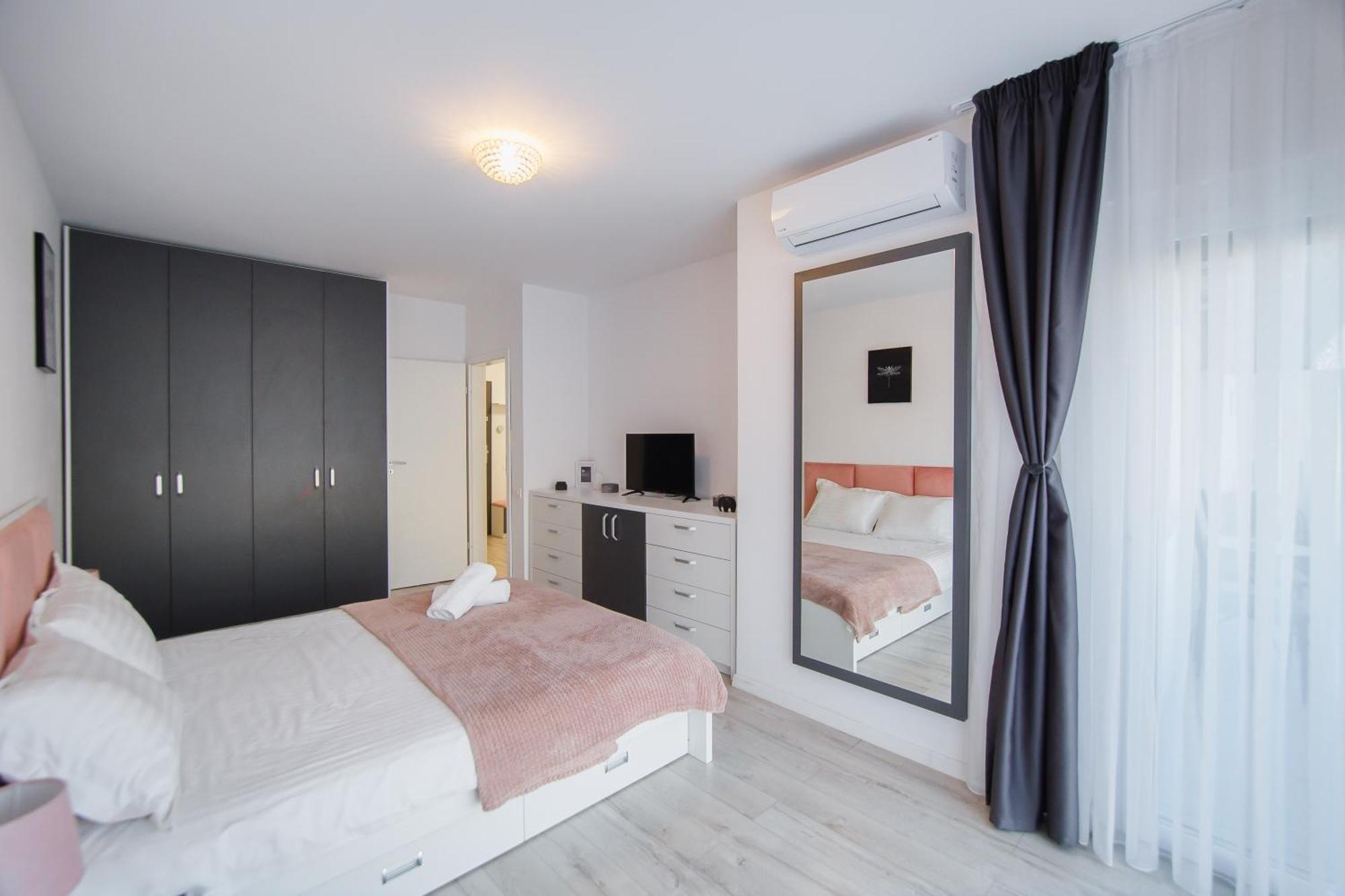 Pinky Black Escape Oradea Exterior photo