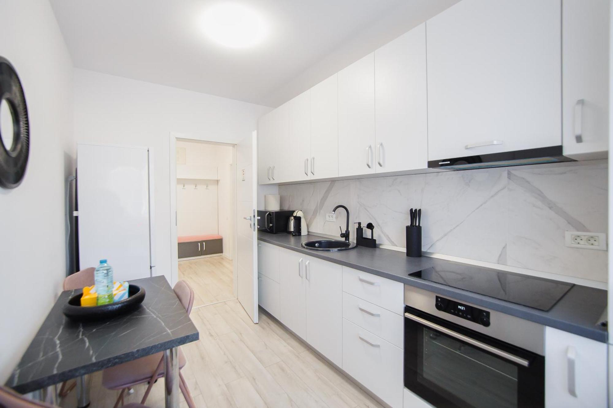 Pinky Black Escape Oradea Exterior photo