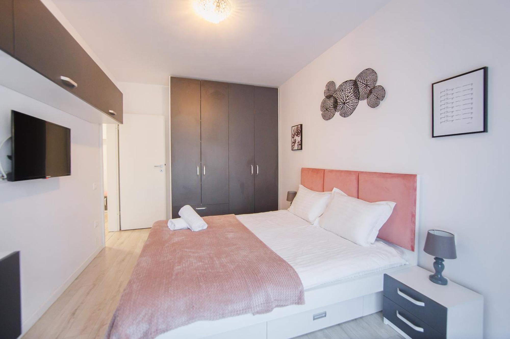 Pinky Black Escape Oradea Exterior photo