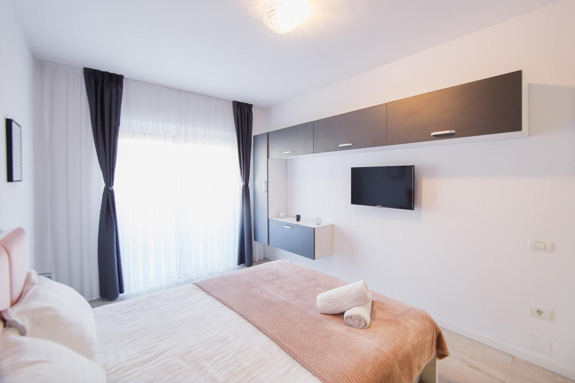 Pinky Black Escape Oradea Exterior photo