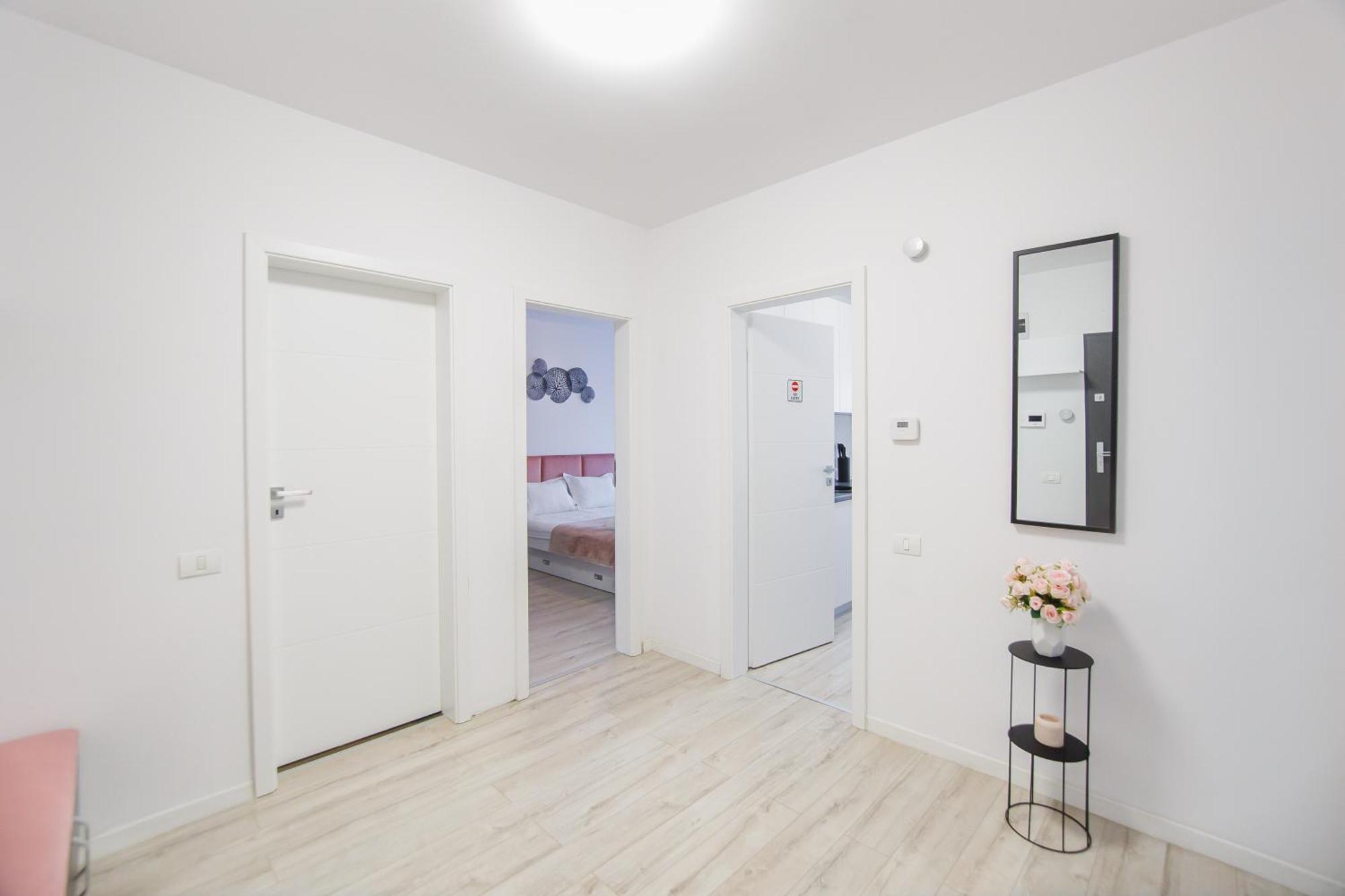 Pinky Black Escape Oradea Exterior photo
