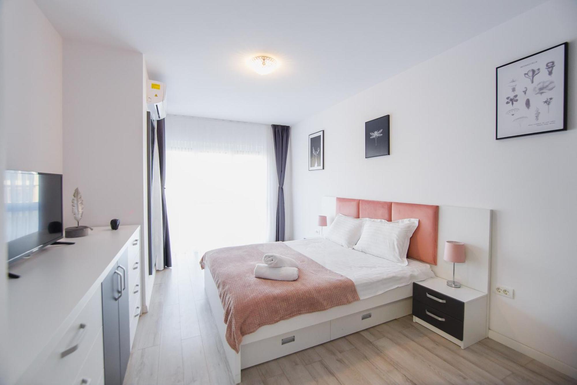Pinky Black Escape Oradea Exterior photo